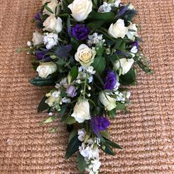 Blue and white single ended spray
